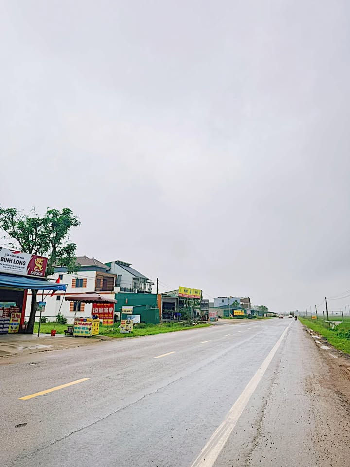 Nhà mặt đường TL3, Thạch Vĩnh 140m² giá 5 tỷ - Kinh doanh sầm uất!