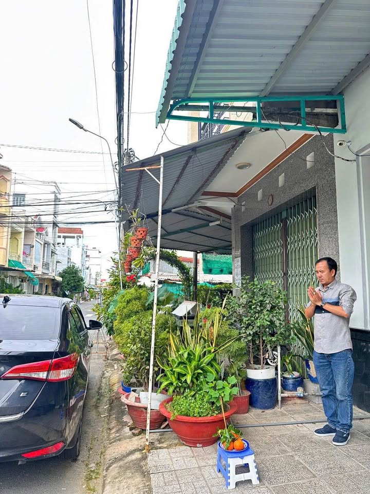 Nhà 1 trệt 1 lầu tại đường Trường Chinh, An Giang - Bán gấp 2 tỷ!