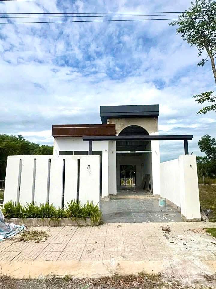 Nhà riêng Bù Đăng 210m² giá 900 triệu - Ngôi nhà hiện đại cho gia đình nhỏ!