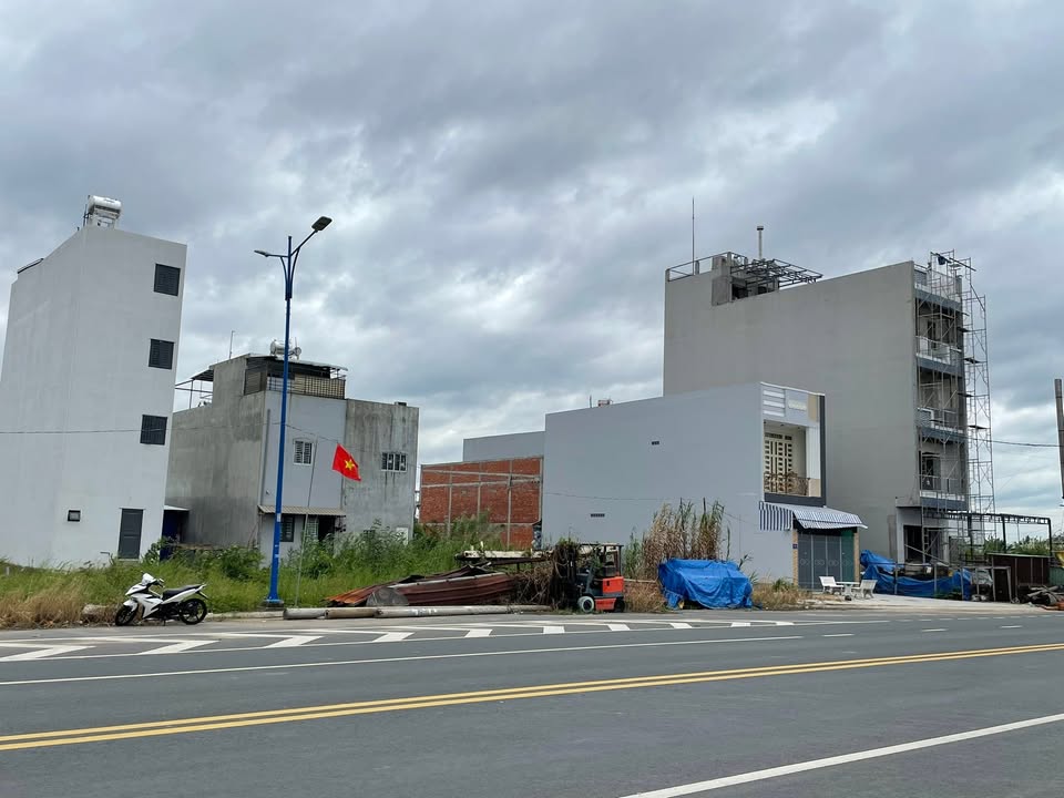 Đất nền mặt tiền Hoàng Quốc Việt, quận Ninh Kiều, Cần Thơ - 5x16m giá 3.5 tỷ, hướng Tây Bắc