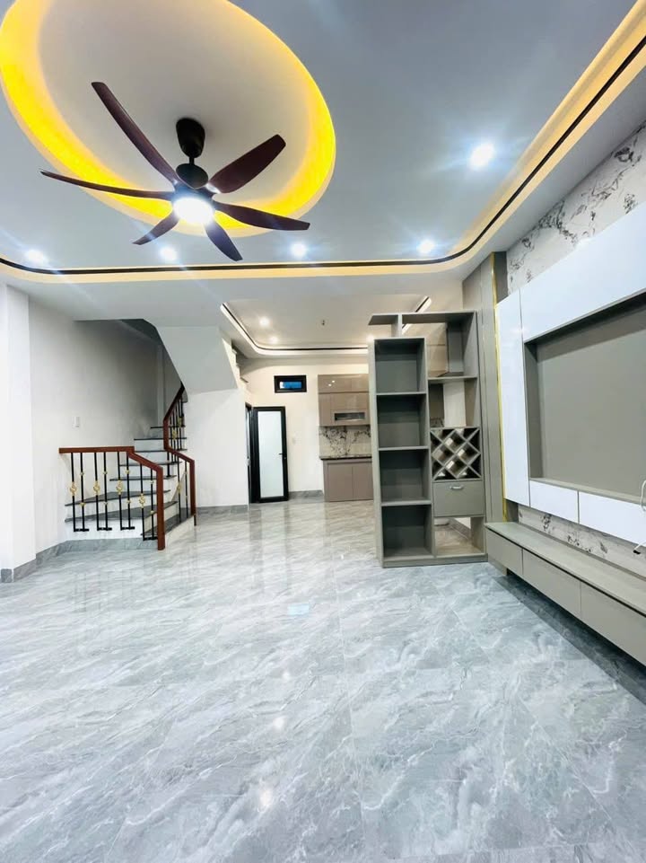 Nhà 3 tầng Kỳ Bá Thái Bình 42m² giá 2 tỷ - Sổ đỏ chính chủ