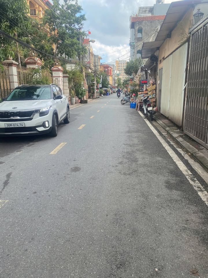 Nhà phố Cựu Việt 2, Long Biên 67m² giá 10 tỷ - Nhà 2,5 tầng đẹp, ô tô vào tận nơi!