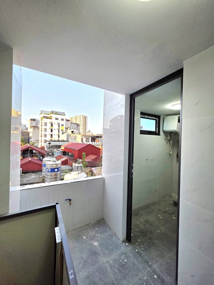 Phòng cho thuê tại Ngõ 160 Triều Khúc - Giá thỏa thuận, ban công thoáng mát!