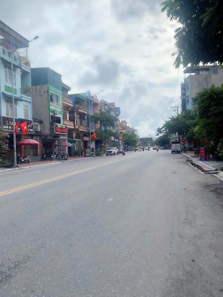 Nhà phố Đoàn Kết, Hà Lầm 69m² giá 2.3 tỷ - Mặt tiền rộng, ô tô vào tận nơi!