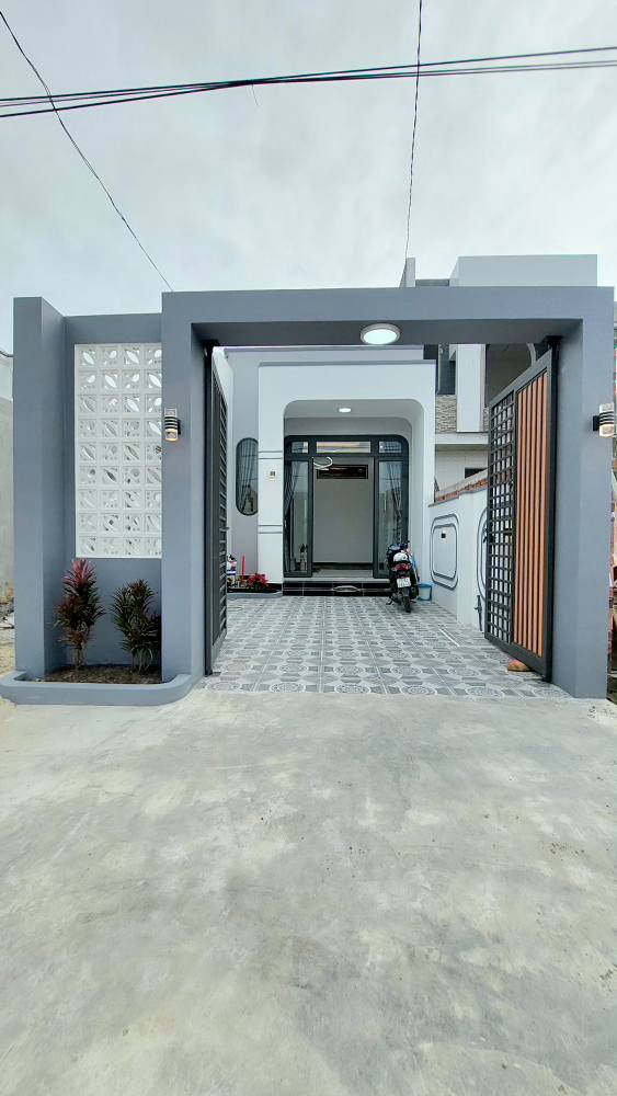 Nhà phố hiện đại Hẻm Ngô Quyền, Long Hoa 130m² giá 1.39 tỷ - Tiện ích đầy đủ!