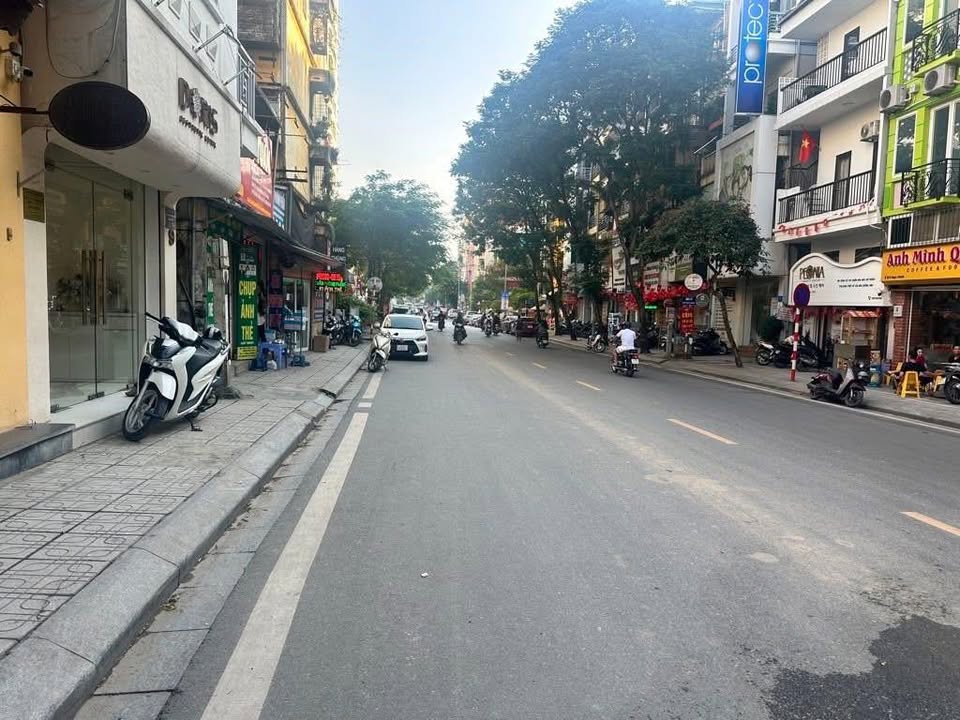 Bán đất tặng nhà mặt phố Ngọc Khánh, Ba Đình 36m² giá 16.5 tỷ - Cơ hội đầu tư hấp dẫn!