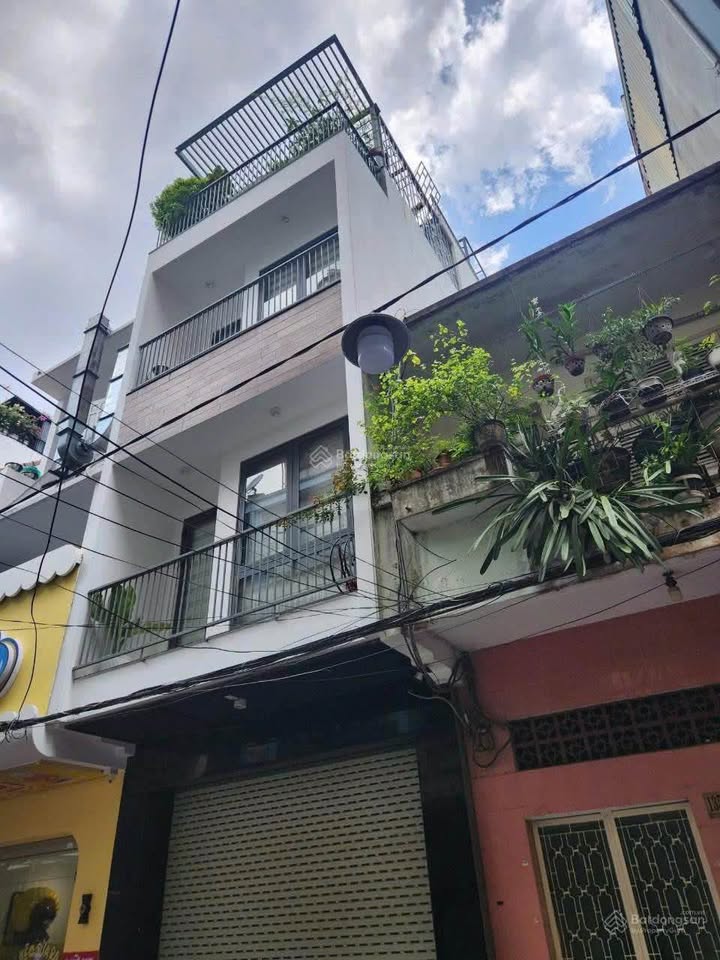 Nhà cho thuê Trần Hưng Đạo, Q1 - Diện tích 64m² - Hẻm xe hơi, kinh doanh sầm uất!