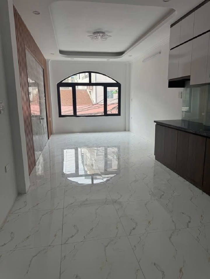 Nhà mặt tiền Thạch Bàn 42m² giá 8 tỷ - Kinh doanh đỉnh cao, thang máy nhập khẩu!