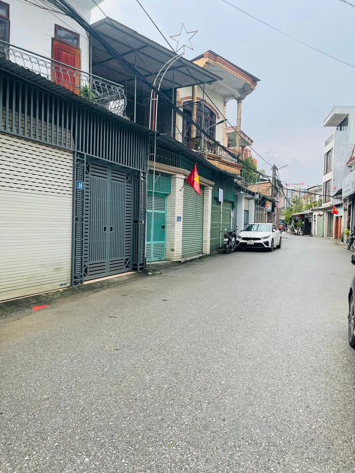 Nhà 2 tầng tại phường Hưng Bình, 112m² giá 6.6 tỷ - Đường rộng ô tô tránh nhau!