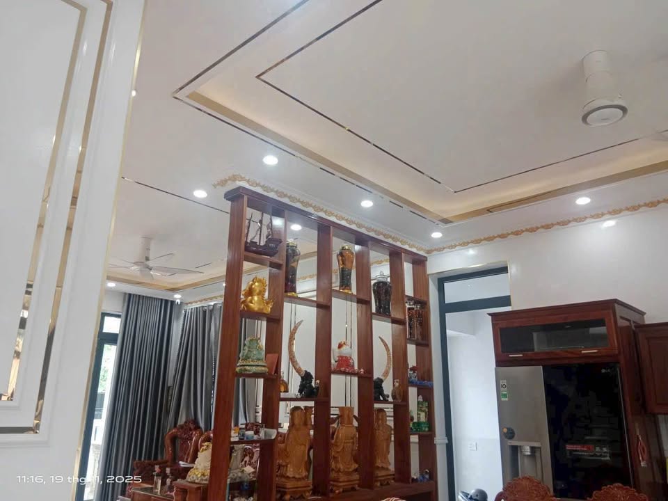 Biệt thự 1 trệt 1 lầu Tân Phong 182m² giá 7.8 tỷ - Sổ hồng riêng, chính chủ!