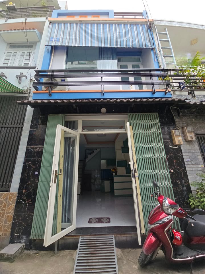 Nhà 2 tầng Giáp Lê Văn Quới 28m² giá 3.68 tỷ - Sổ hồng riêng, hoàn công đầy đủ!