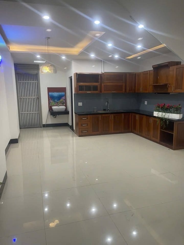 Cho thuê nhà nguyên căn mặt tiền Nguyễn Đức Trung 100m² giá 20 triệu - Kinh doanh thuận lợi!