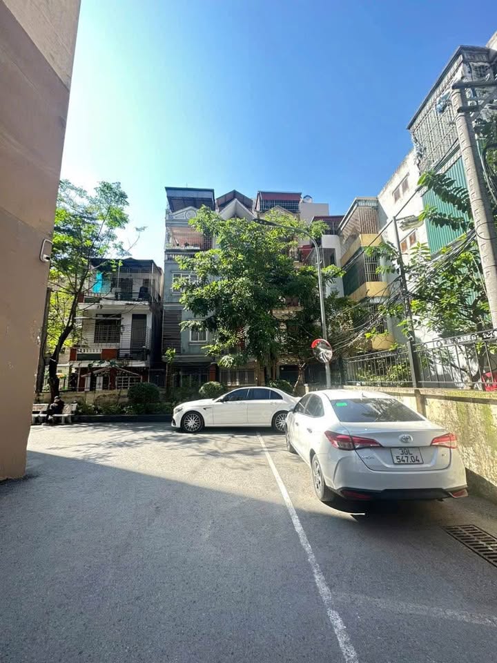 Căn hộ chung cư Định Công 65m² giá 5,1 tỷ - Full nội thất, tầng 7