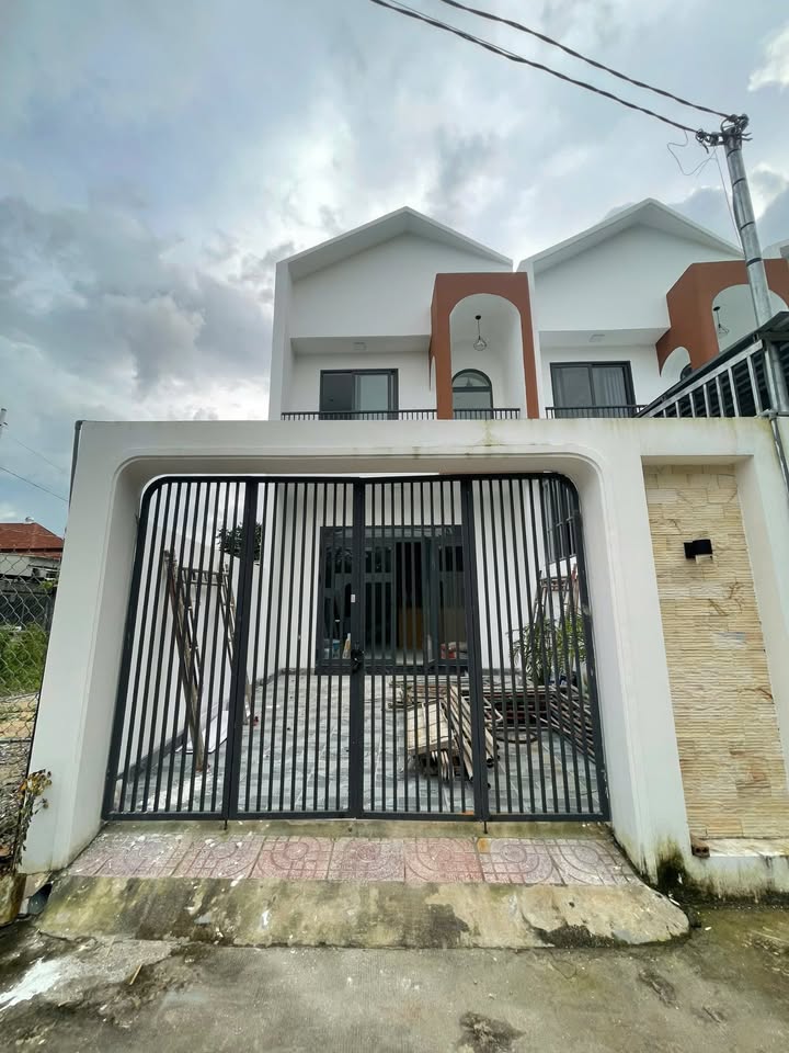 Nhà 1 trệt 1 lầu Thạnh Phú 86m² giá 2.2 tỷ - Gần chợ và trường học!