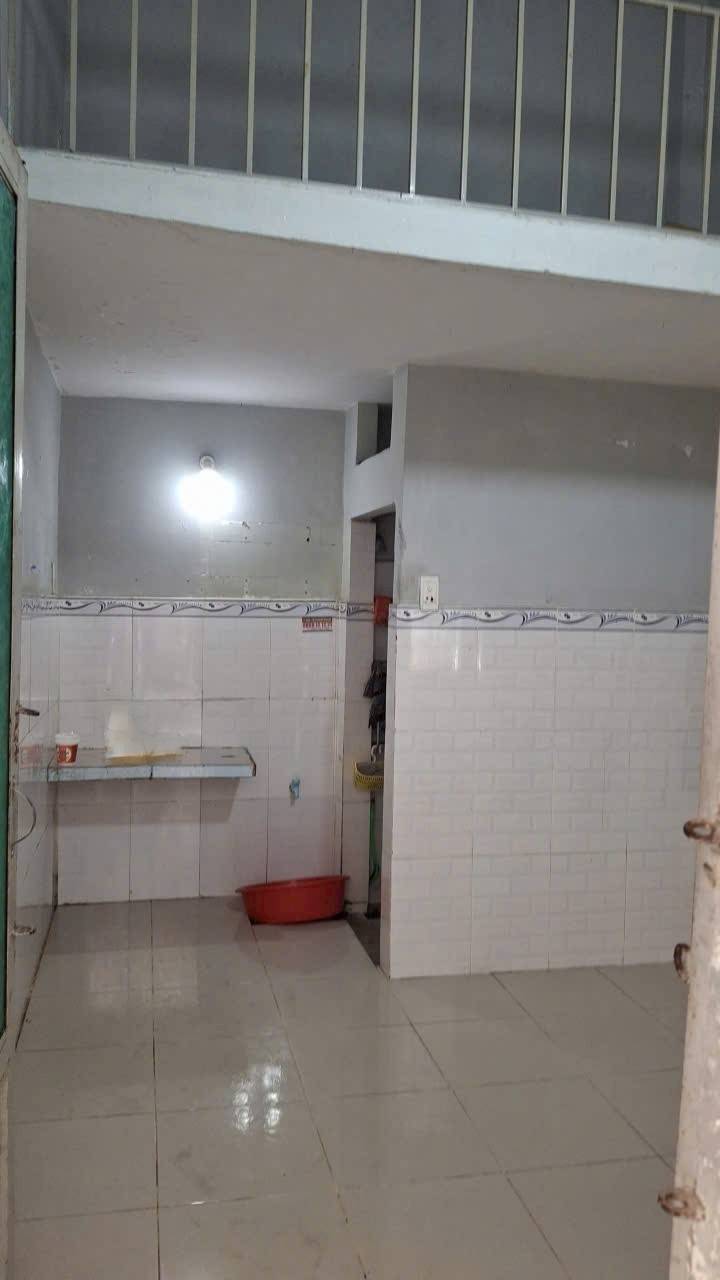 Phòng cho thuê tại 224/4/11 đường Hà Huy Giáp, quận 12 - Gác lửng, tiện nghi đầy đủ