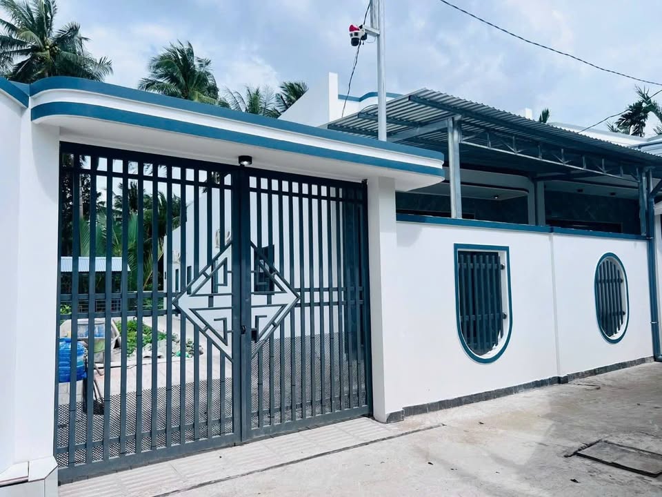 Bán Nhà Liền Kề Hẻm Thầy Liền P6 Bến Tre 300m² giá 1.35 tỷ - Nhà đẹp, tiện nghi đầy đủ!