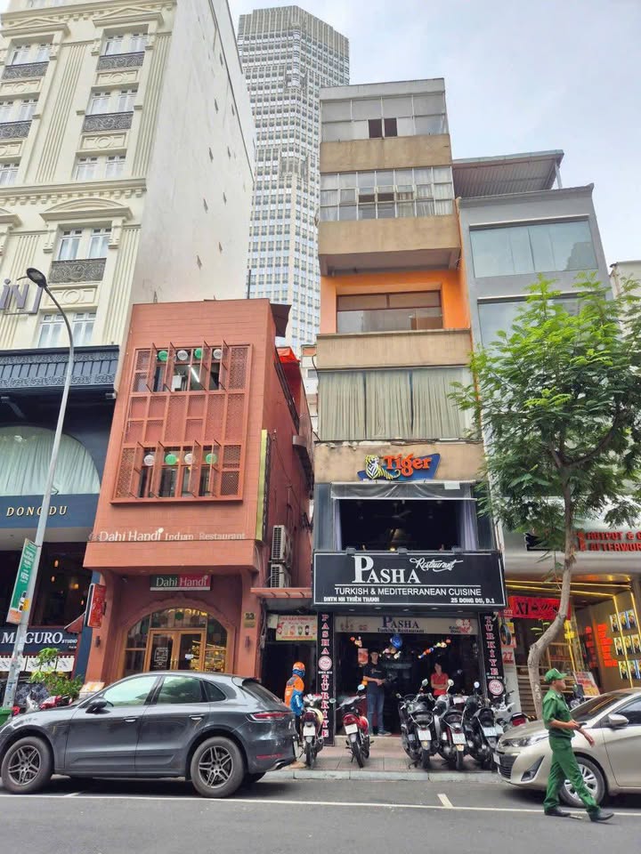 FrontHouse mặt tiền Đông Du, Q.1 - 6 tầng, giá 130 tỷ - Dòng tiền 6.500$ tháng!