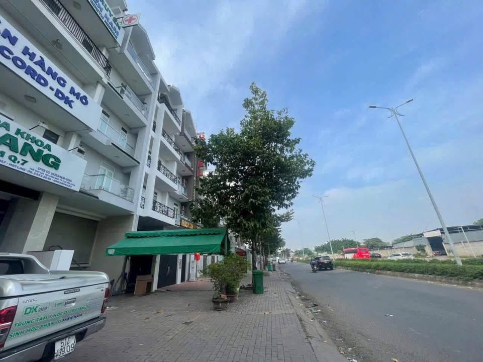 Nhà mặt tiền đường D4, KDC Him Lam, Quận 7 - Diện tích 90m², giá thỏa thuận!