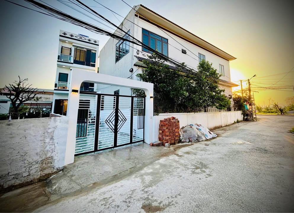 Nhà 3 tầng Phường Hoa Lư Ninh Bình 139m² giá 5 tỷ - Gần trường học và chợ