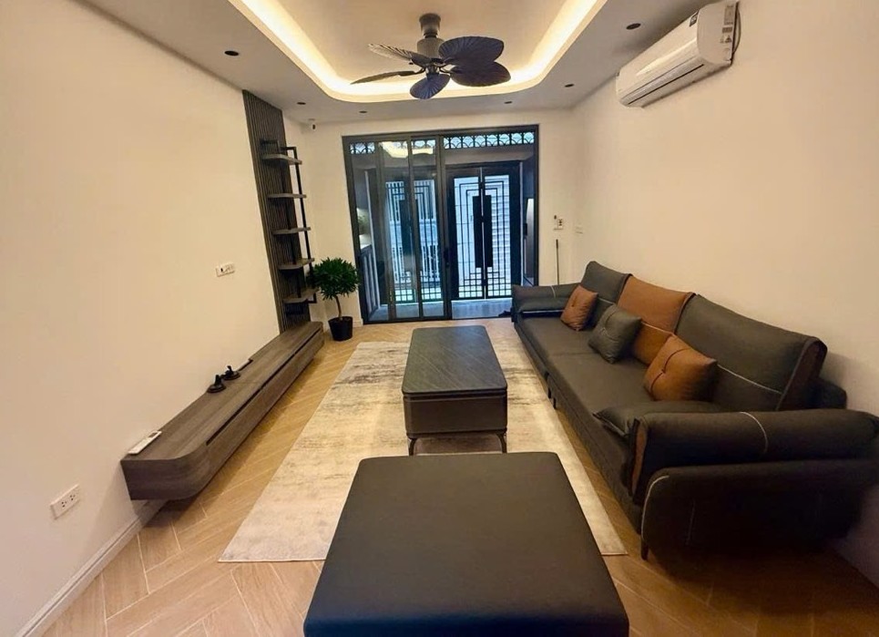 Đất đẹp Cầu Giấy 50m² giá 9.2 tỷ - Mặt tiền kinh doanh, ô tô vào tận cửa!