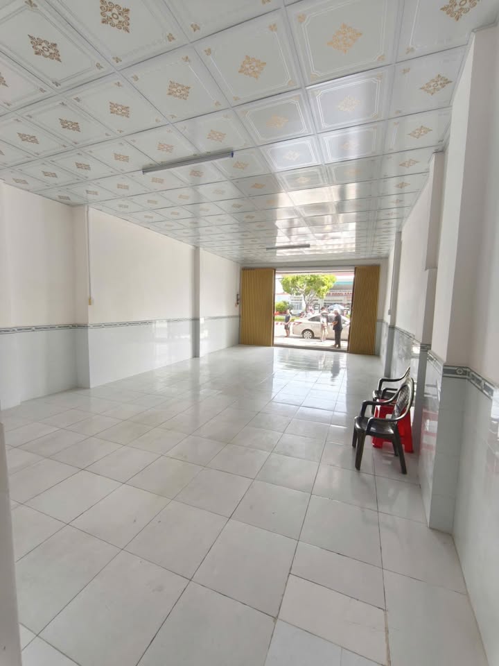 Cho thuê mặt tiền Nguyễn Trung Trực Rạch Giá 100m² - Vị trí kinh doanh đắc địa!