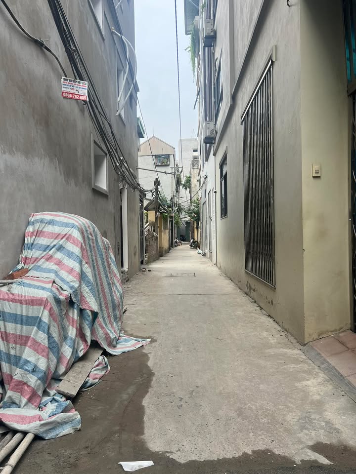 Nhà 5 tầng đường Gia Quất, Long Biên 36m² giá 5.7 tỷ - Vị trí trung tâm, ô tô qua nhà!