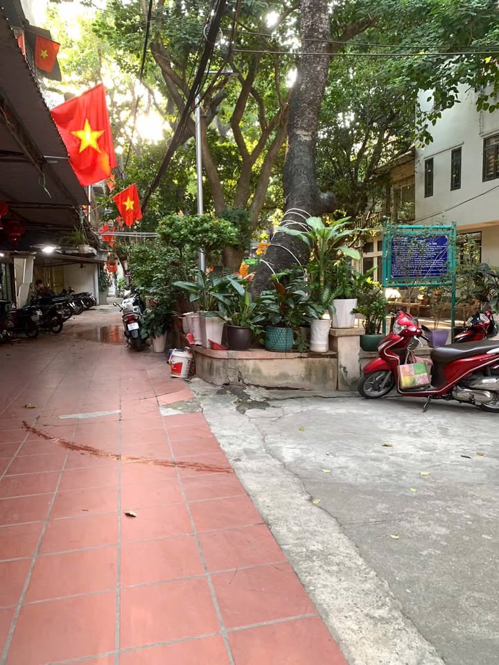 Căn hộ Tập thể Quân Đội, Nam Đồng 23m² - Nhà đẹp, thoáng mát, cần bán gấp!