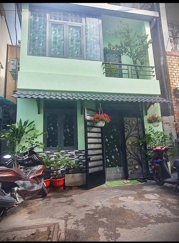 Nhà bán Hẻm xe tải đường Tân Hóa, Q6, 24.75m² - Sổ hồng chính chủ giá 3.3 tỷ!