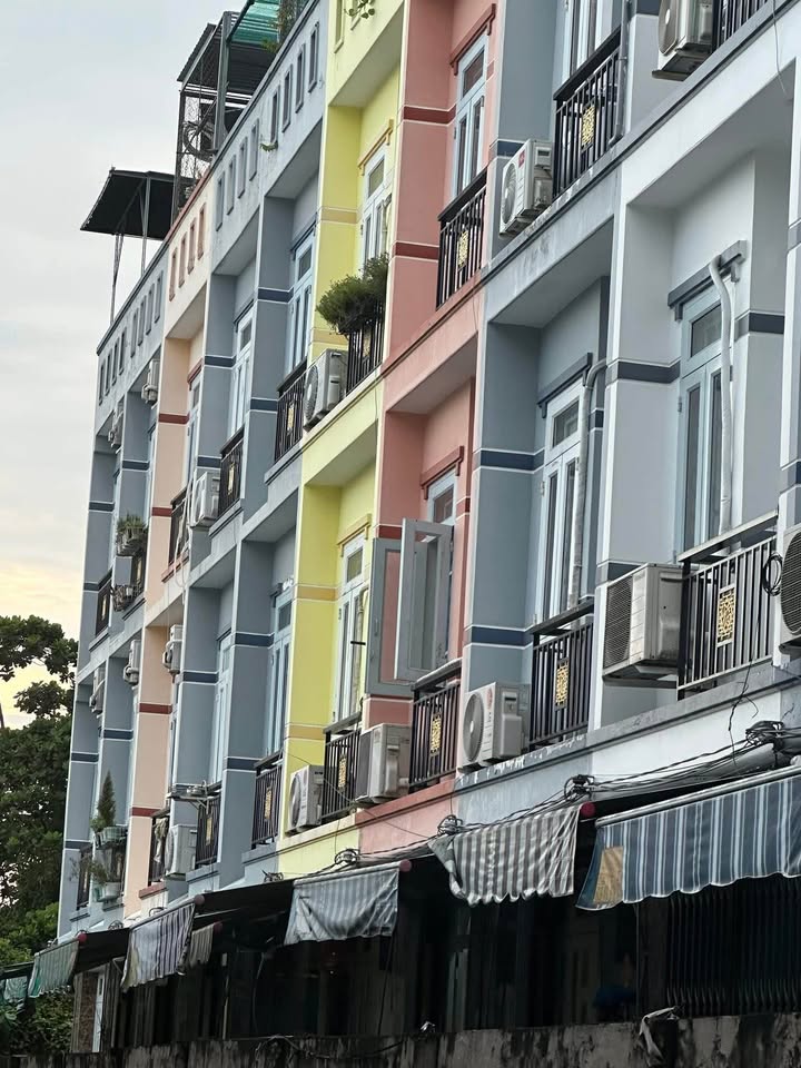 Nhà bán Phường 6, Quận 8, 18m² giá 1.79 tỷ - Hẻm rộng thông thoáng!