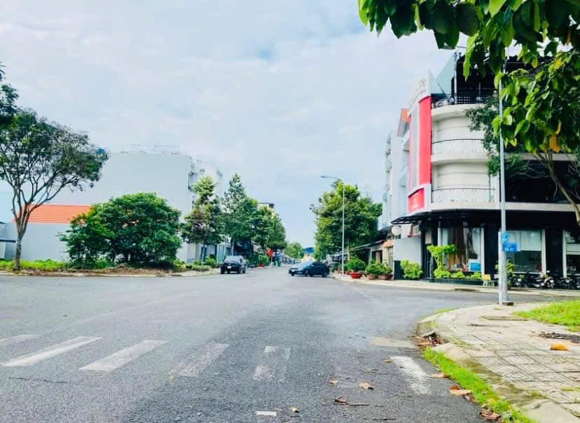 Đất nền KDC Đường 10, Bến Lức 100m² giá 4.6 tỷ - Sổ hồng chính chủ!