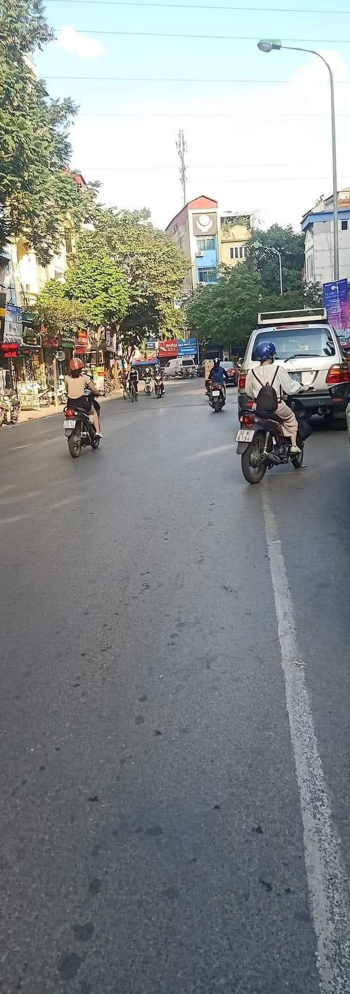 Bán đất tặng nhà mặt phố Lạc Trung, Hai Bà Trưng 45m² giá 12.5 tỷ - Vị trí đắc địa kinh doanh!