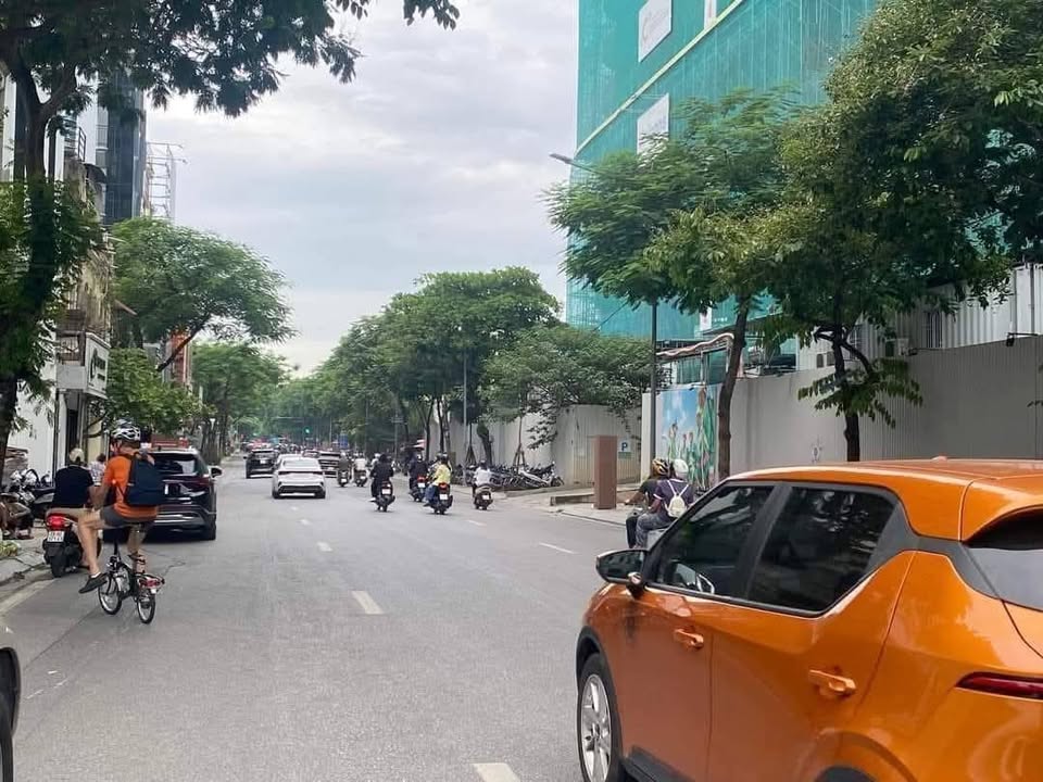 Khách sạn 4 sao mặt phố Nguyễn Thái Học, Ba Đình 210m² giá thỏa thuận - Đầu tư sinh lời cao!