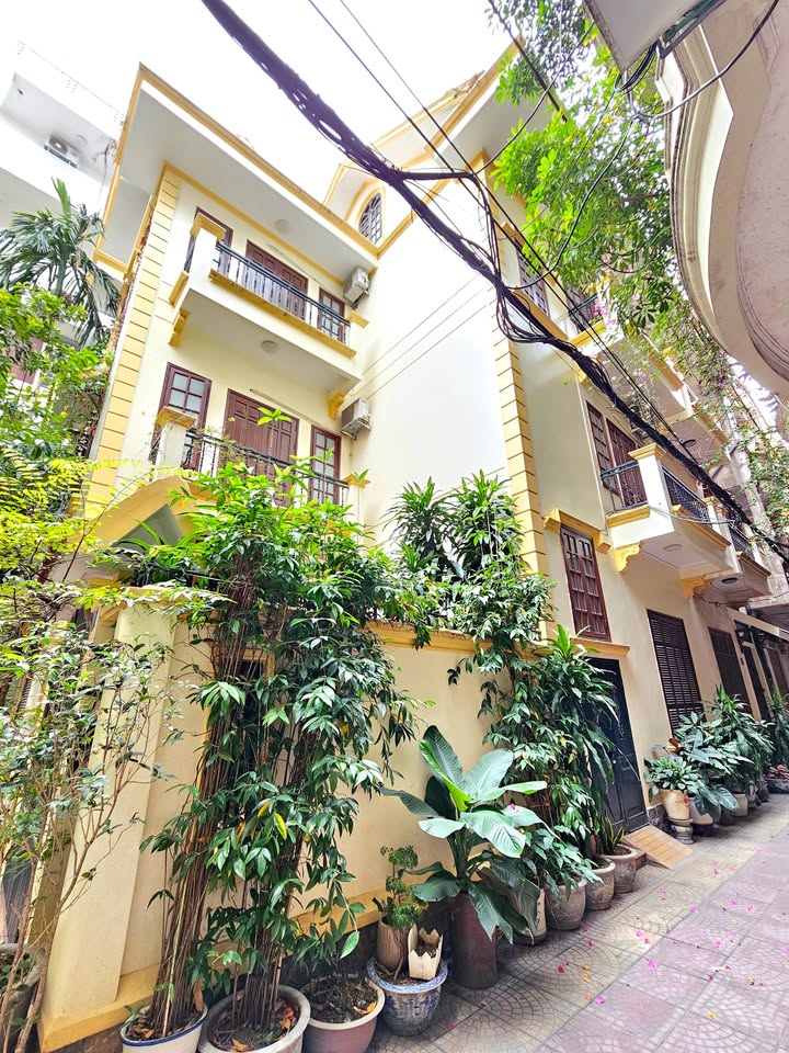 Nhà mặt ngõ Đinh Tiên Hoàng, Hải Phòng 81m² giá 9.7 tỷ - Lô góc 2 mặt, cách Nhà Hát Lớn chỉ 200m!