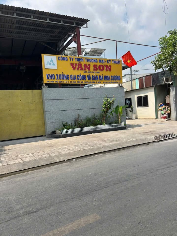 Nhà xưởng Hóc Môn 900m² giá 20 tỷ - Pháp lý sổ hồng đầy đủ!