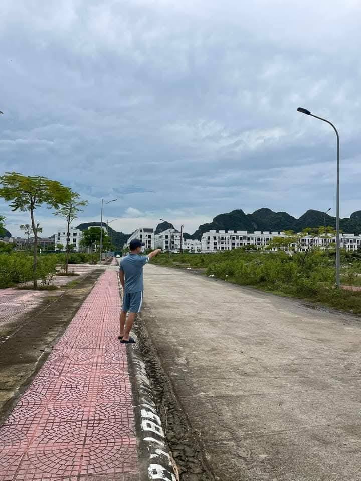 Nhà phố Khe Cá - Hạ Long 92m² giá 2 tỷ - Sổ đỏ chính chủ, thuận tiện di chuyển!