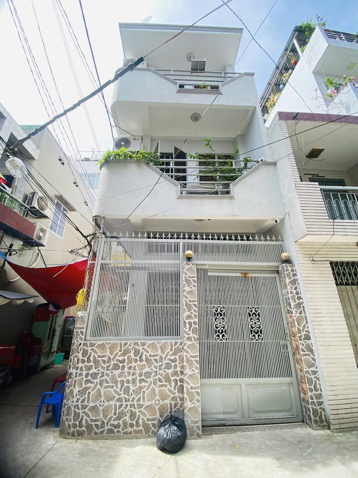 Nhà 3 tầng tại Nguyễn Văn Cừ, Quận 5 - Giá chỉ 12 tỷ, cho thuê tốt!