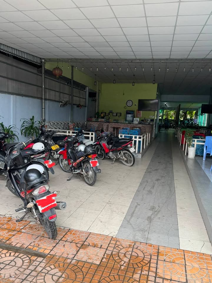 Nhà và đất có quán cà phê Bida tại QL1A, Vĩnh Lợi, 460m² - Giá chỉ 3.999 tỷ!