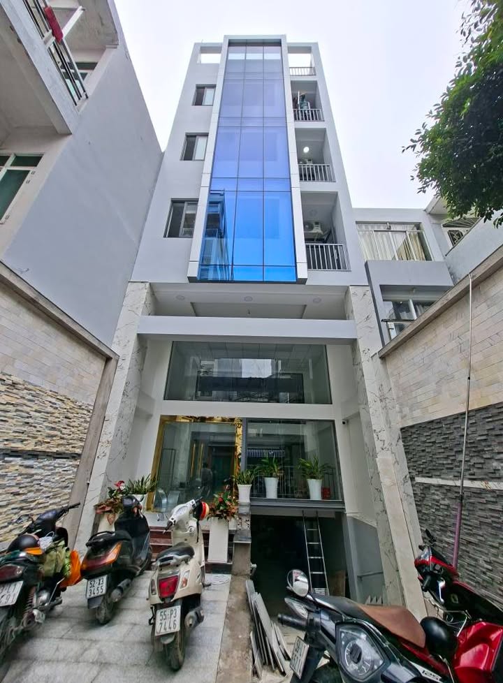 Cho thuê văn phòng Tòa nhà Etown Cộng Hòa 180m² - Thiết kế hiện đại, giá tốt!