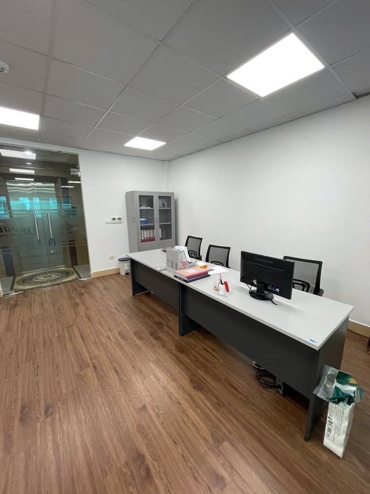 Văn phòng cho thuê Royal City Nguyễn Trãi 100m² chỉ từ 11 triệu - View thoáng, chia sẵn phòng!