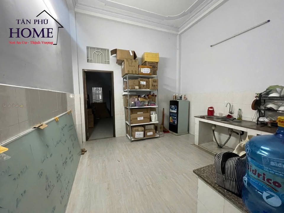 Nhà phố mặt tiền cho thuê tại Tân Phú - 100m² chỉ 15 triệu/tháng - Không thể bỏ lỡ!