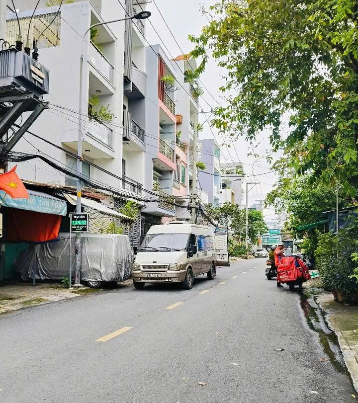 Nhà mặt tiền Nguyễn Thị Thập, Quận 7, 44m² chỉ 8 tỷ - Kinh doanh sầm uất!