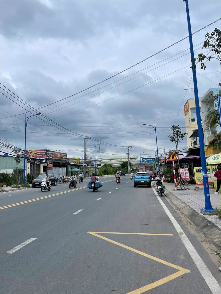 Cho thuê nhà mặt tiền Hoàng Quốc Việt, An Bình, Cần Thơ 150m² giá 15 triệu - Kinh doanh thuận lợi!