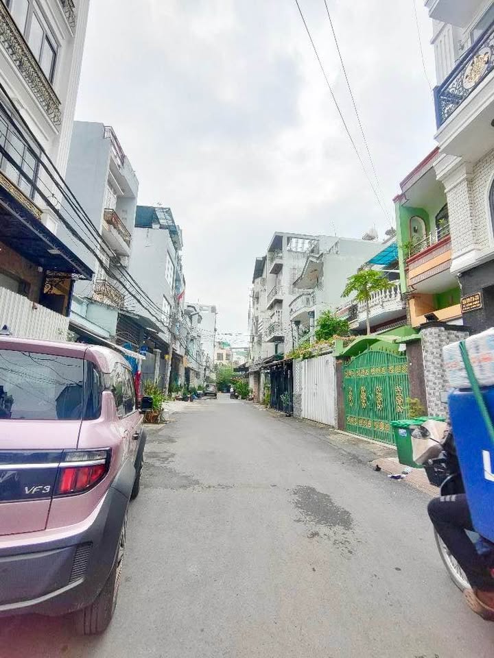 Nhà 5 tầng Lý Chiêu Hoàng 100m² giá 8.8 tỷ - Kinh doanh hiệu quả!