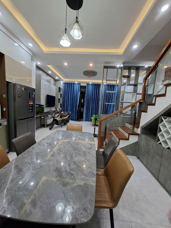 Nhà cho thuê mặt tiền đường Thi Sách, Hòa Thuận Tây, Đà Nẵng - Diện tích 50m², giá 20 triệu/tháng!