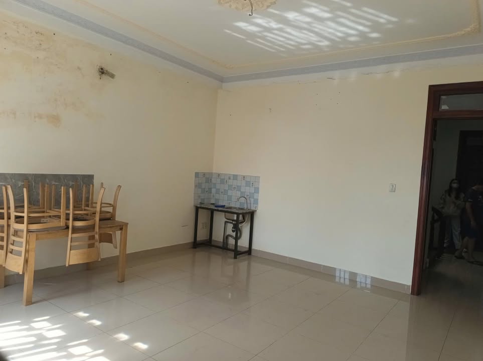 Phòng cho thuê tại 3060 Phạm Thế Hiển, Quận 8 - Có ban công thoáng mát