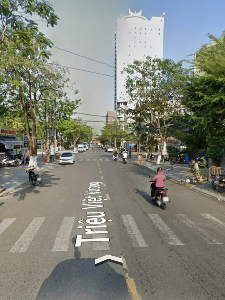 Bán nhà 3 tầng mặt tiền đường Triệu Việt Vương, quận Sơn Trà, Đà Nẵng - Vị trí vàng cho kinh doanh!