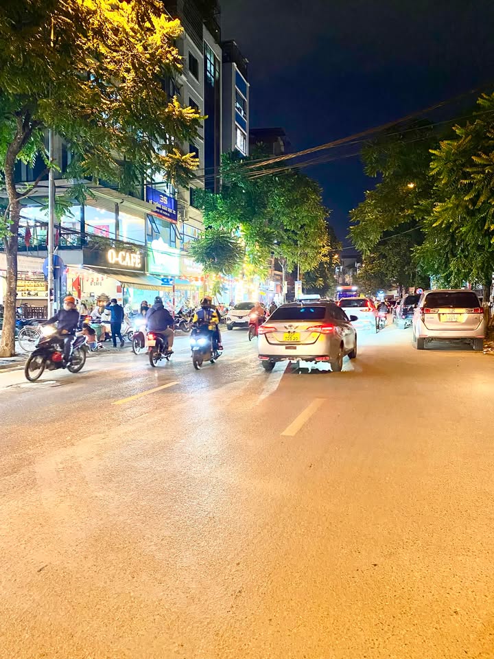 Nhà mặt phố Dương Văn Bé, Hai Bà Trưng 80m² giá 28 tỷ - Kinh doanh mọi loại hình!