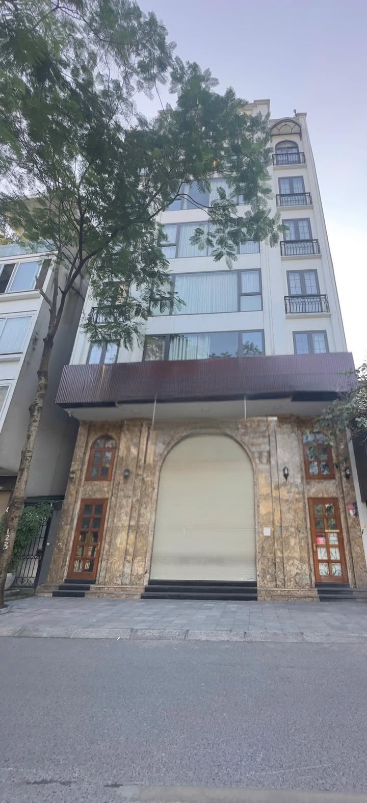 Cho thuê nhà mặt phố Vũ Phạm Hàm 90m² giá 100 triệu - Địa điểm lý tưởng cho kinh doanh!