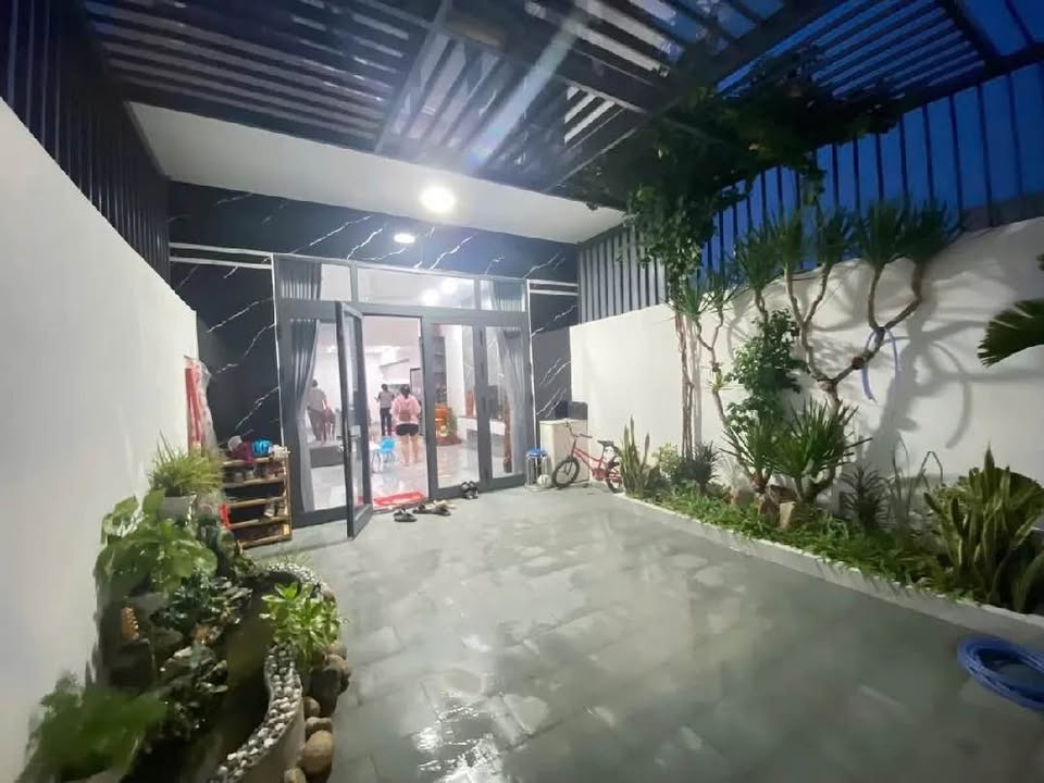 Nhà 3 tầng đường Từ Giấy, Hòa Xuân 105m² giá 8.5 tỷ - Vị trí sát sông thoáng mát!