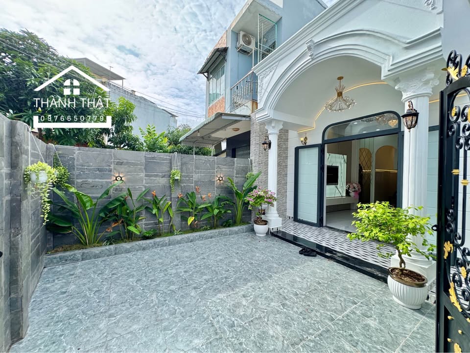 Nhà phố tân cổ điển 100m² giá 3 tỷ - Vị trí đắc địa tại Mỹ Tho!